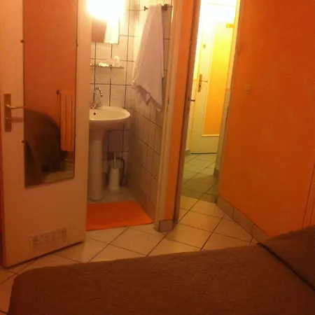 Hotel Hipotel Montmartre Gare Du Nord 2*